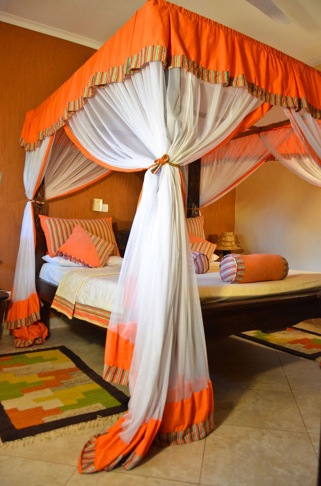 Hill Park Hotel - Tiwi Beach المظهر الخارجي الصورة
